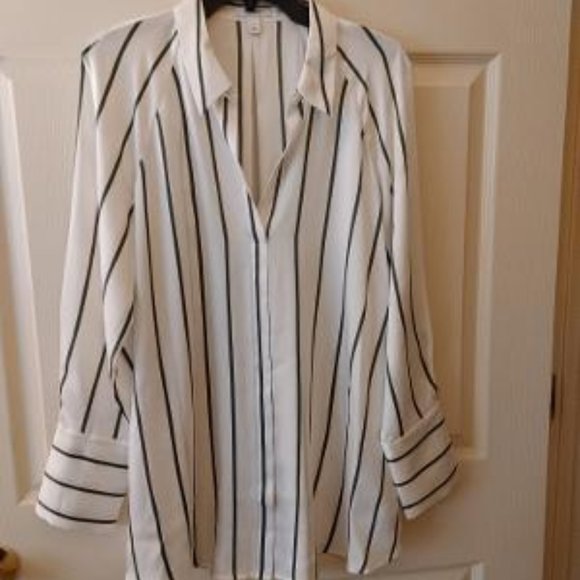 NINE WEST Tops - NINE WEST BNWT Womens Shirt Size L